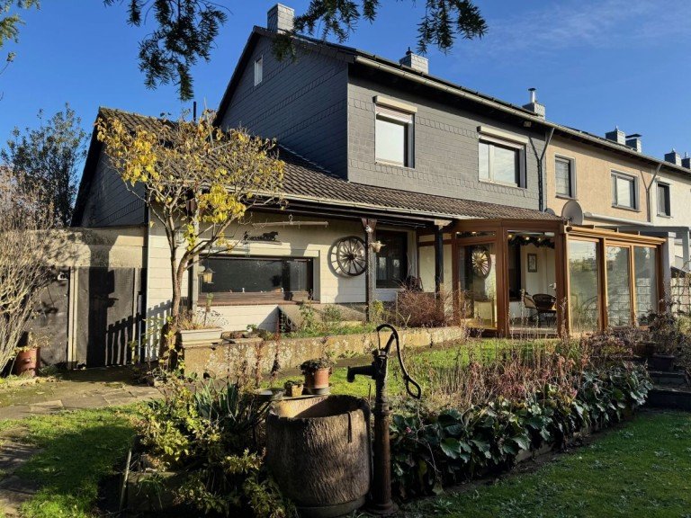 Ansicht Haus r�ckseitig Langenfeld Reihenendhaus VERKAUFT 04/2025: : Charmantes Reiheneckhaus mit gro�em Grundst�ck in Langenfeld