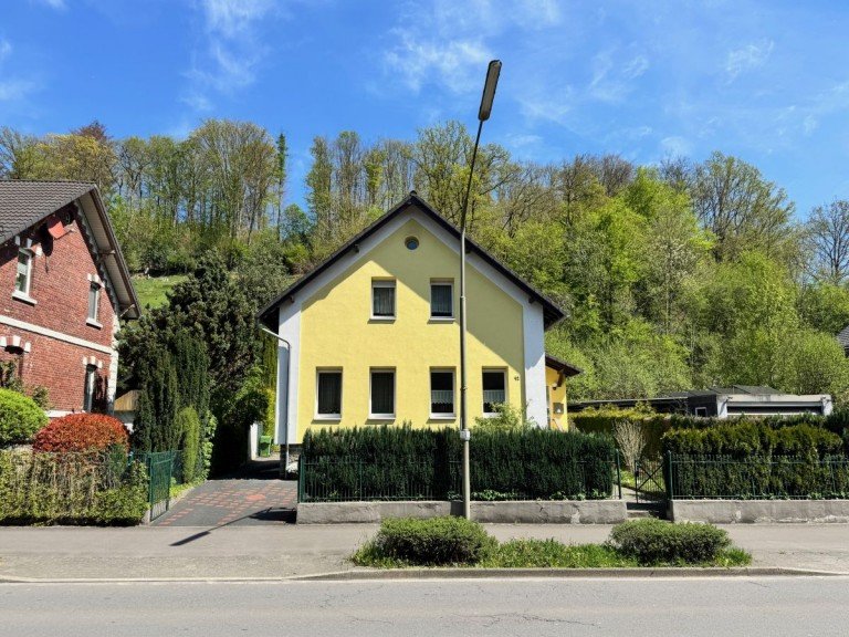  Gummersbach Einfamilienhaus AKTUELLES ANGEBOT 06/2025: Charmantes Haus im Oberbergischen Land